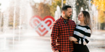 Doi vloggeri care călătoresc cu o autorulotă au ajuns la Ungheni