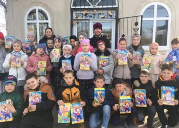 Elevii de la Gimnaziul Todirești, lecție de Educație Moral-Spirituală la Biserica locală