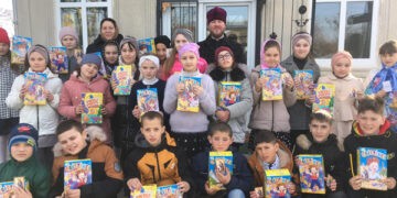 Elevii de la Gimnaziul Todirești, lecție de Educație Moral-Spirituală la Biserica locală