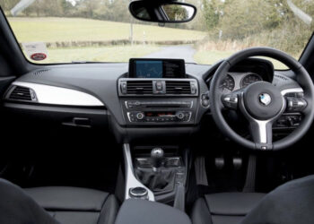 Automobilele cu volanul pe dreapta vor putea să circule și seara