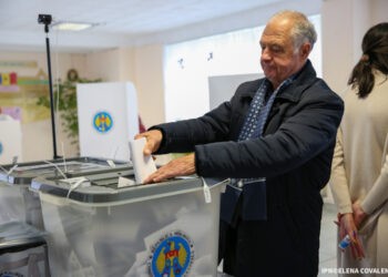 Ce cred moldovenii despre organizarea referendumului în aceeași zi cu prezidențialele