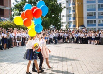 Anul școlar viitor va începe duminică, iar toate vacanțele vor fi integrate