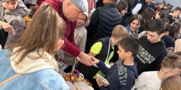 Târg caritabil la cel mai mare liceu din oraș: Solidaritate pentru comunitatea locală