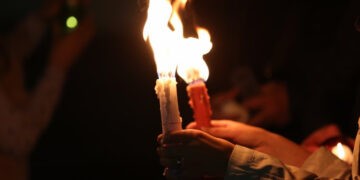 Mitropolia Moldovei va aduce și în acest an Focul Haric de la Ierusalim