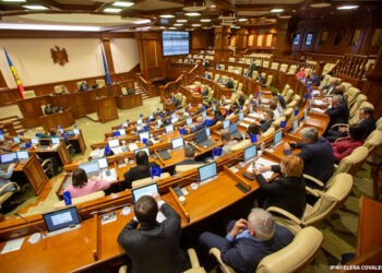 Parlamentul a cheltuit aproape 2 milioane de lei pentru deplasări în jumătate de an