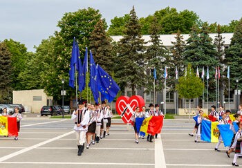 Ziua de 9 mai marcată la Ungheni prin depuneri de flori, discursuri și vizita Preşedinţilor Grupului de Prietenie din statele membre ale Uniunii Europene