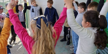 Împreună putem învăța,  Împreună putem deveni mai buni!