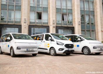 Cinci microbuze ajung la centrele de tineret în cadrul unei cooperări cu UNFPA