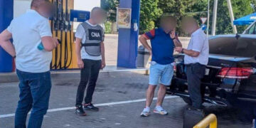 Un vameș și complicele său, reținuți într-un dosar de corupere