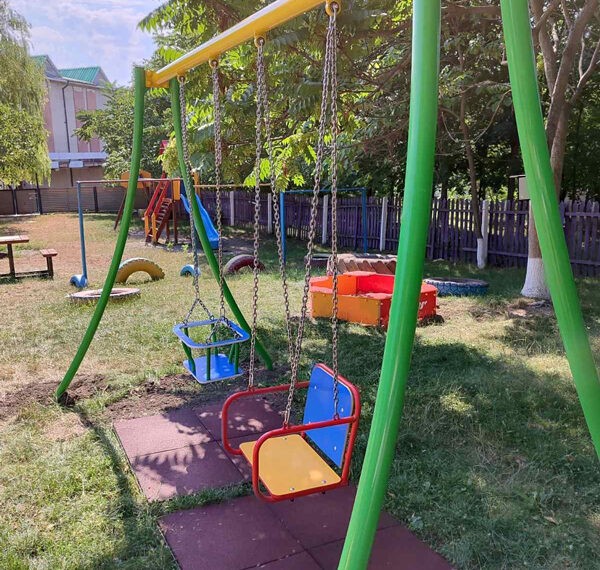 Terenuri de joacă pentru copii, complexe de fitness,  proiecte de infrastructură – realizate cu suportul lui Renato Usatîi