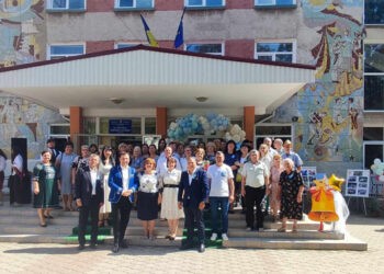 Corneștenii au sărbătorit 75 de ani de la înființarea  școlii din localitate