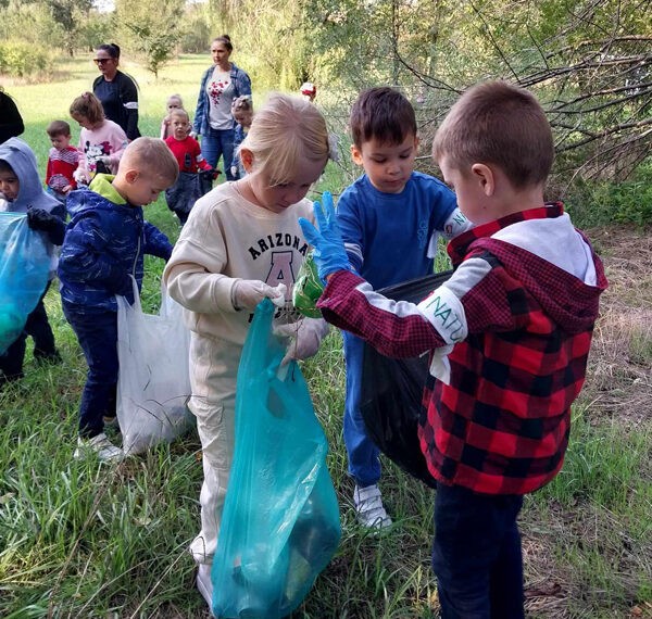 Copiii din Ungheni, mici ecologiști dedicați, de Ziua Mondială a Curățeniei