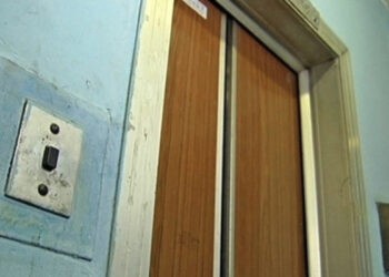 Un copil de doi ani a căzut în puțul unui lift la Ungheni