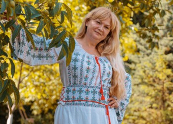 Tradiție și eleganță:  pasiunea Lilianei Starciuc pentru coronițele florale