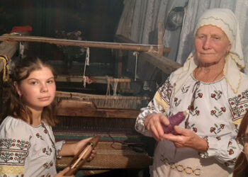 Tinerii din Mănoilești, conectați la tradiții în cadrul unei șezători