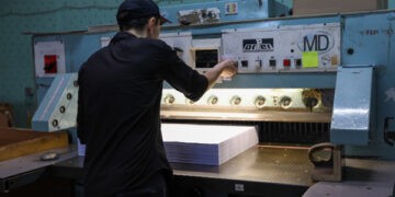 Azi, începe tipărirea buletinelor pentru votul în țară