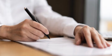 Cerere pentru compensații, la asistentul social. Cine sunt consumatorii beneficiari