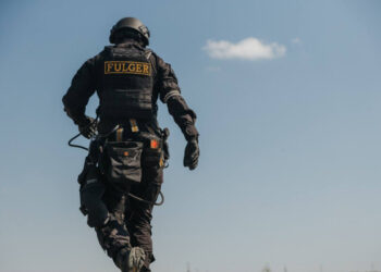 Mascați și tehnică blindată pe străzi. Poliția anunță exerciții tactice