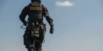 Mascați și tehnică blindată pe străzi. Poliția anunță exerciții tactice