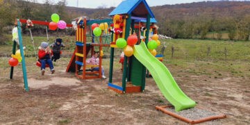 Locuitorii dintr-o mahala a satului Vulpești au transformat  un teren abandonat într-un spațiu frumos amenajat