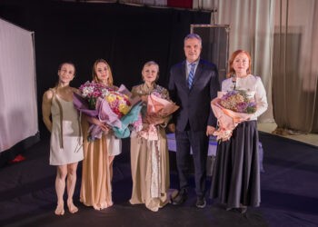 „Iubește-te” – un spectacol despre puterea demnității  și conexiunea emoțională a publicului la Ungheni