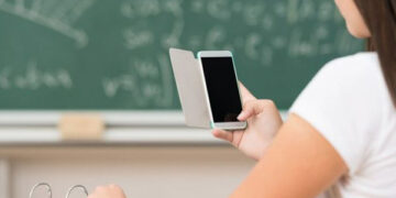 Fără telefoane la lecții. Guvernul a lăsat câteva excepții