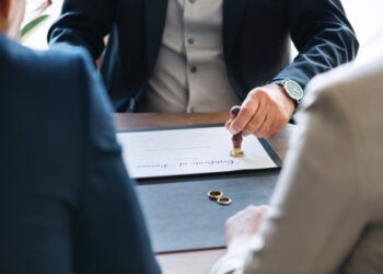 Căsătoriile vor putea fi înregistrate și la notar