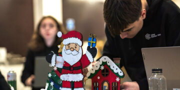 Makeathonul Local „Decorațiuni inteligente  pentru Crăciun” la Clubul Tinerilor Makeri Ungheni