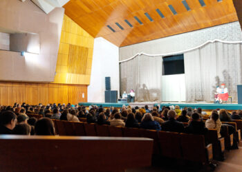 Teatru mai aproape de oameni