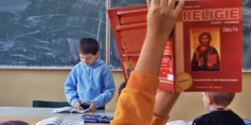 Majoritatea moldovenilor se opun predării obligatorii a religiei în școli