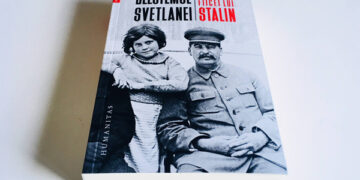 „Blestemul Svetlanei. Povestea fiicei lui Stalin” de Beata de Robien