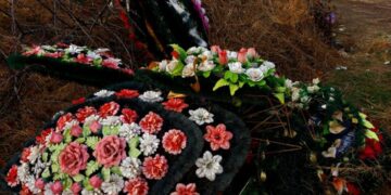 Petiție pentru interzicerea coroanelor funerare nereciclabile