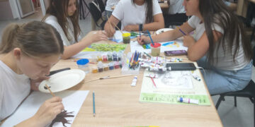 Tineri din două țări au învățat cum să protejeze  planeta, prin joc, creație și implicare