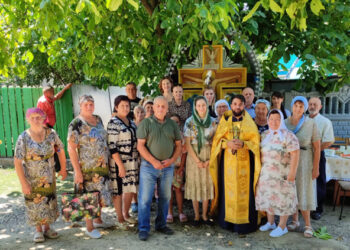 Peste 60 de fântâni publice, renovate și sfințite în satul Bumbăta