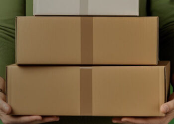 Precizări ale Guvernului privind TVA-ul pentru coletele de peste 150 de euro