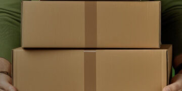 Precizări ale Guvernului privind TVA-ul pentru coletele de peste 150 de euro