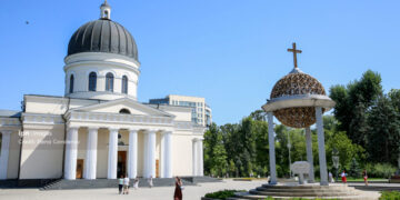 CEC avertizează: Fețele bisericești nu au voie să facă agitație electorală