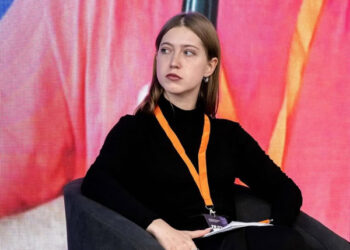 Dezmințirea a 8 mituri despre feminism cu Laura Vition