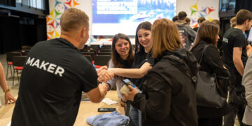 Tinerii din Ungheni și alte trei orașe pot deveni „makeri”: cursuri gratuite de robotică, drone și imprimare 3D