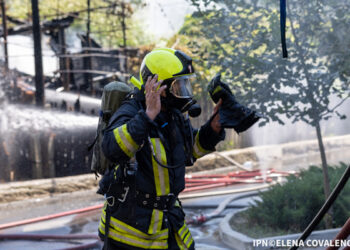Au fost decorați pompierii moldoveni care participat la stingerea incendiilor în Grecia