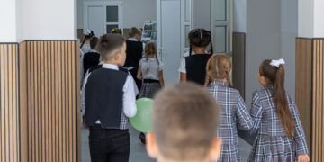 Ajutorul financiar de 1 000 de lei pentru elevi este disponibil de astăzi