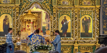 Creștinii ortodocși sărbătoresc Acoperământul Maicii Domnului