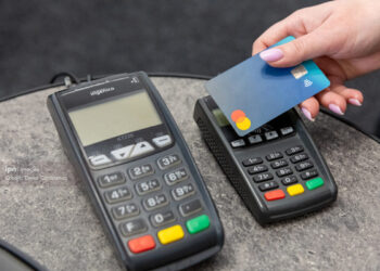 Moldovenii renunță la numerar: peste 4 milioane de carduri în circulație