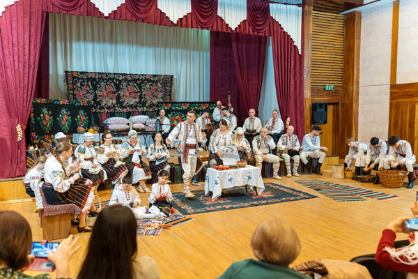 Revenire la tradiții