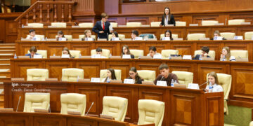 Parlamentul invită liceele să se înscrie la programul educațional „LEGE pentru TINE(ri)”