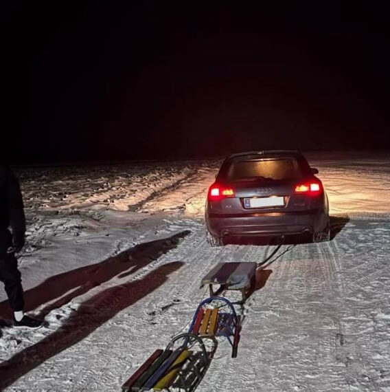 De la joacă la contravenție: sania trasă de mașină, interzisă